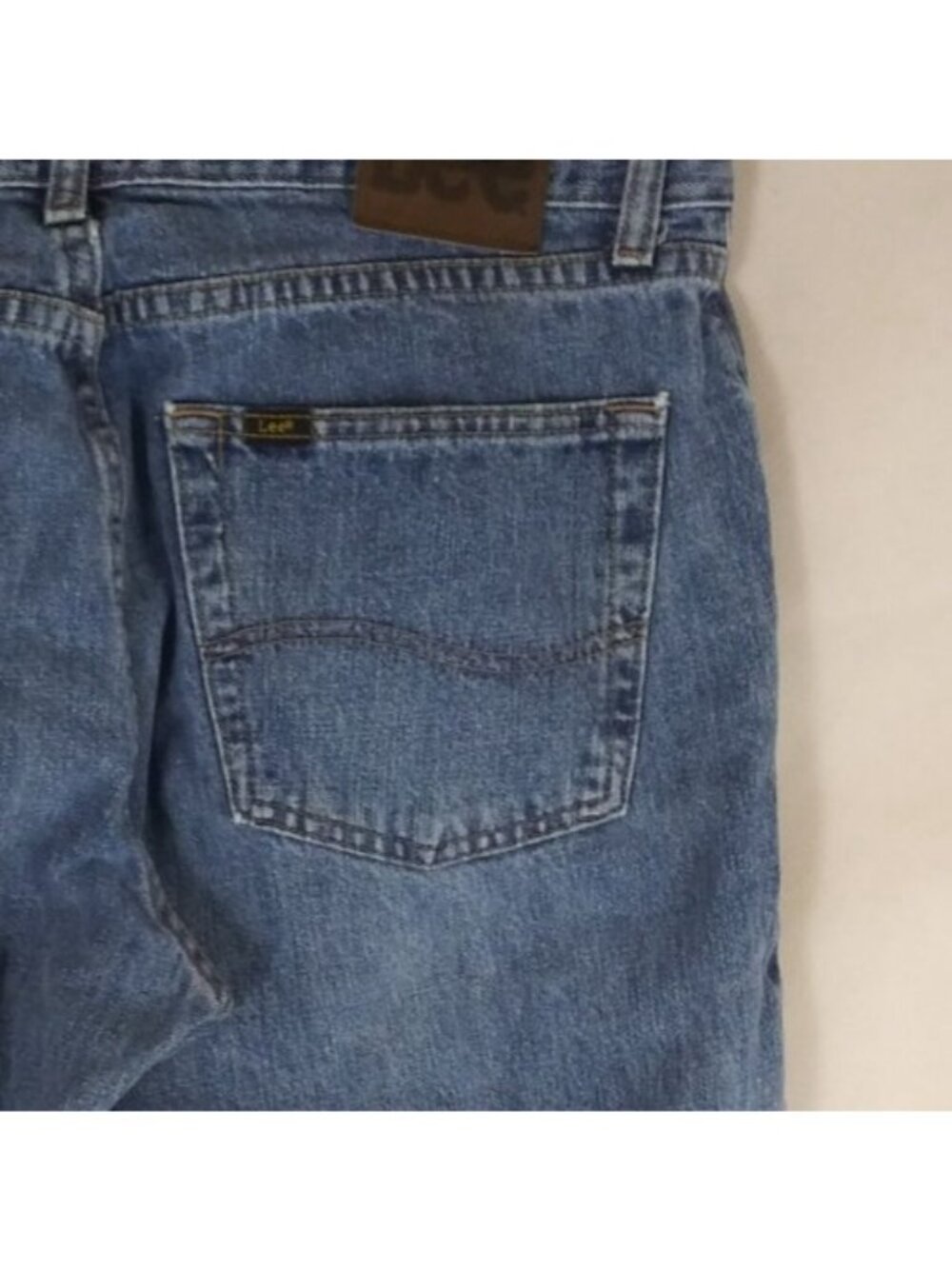 Lee Regular Fit Men's Distressed Bootcut 100% Cotton Jeans Size 33x30 - Picture 4 of 9